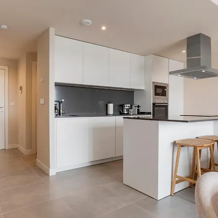 Pure Oasis - Luxury Penthouse *