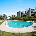 Pure Oasis - Luxury Penthouse דירה