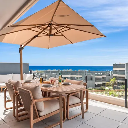 Pure Oasis - Luxury Penthouse דירה אסטפונה