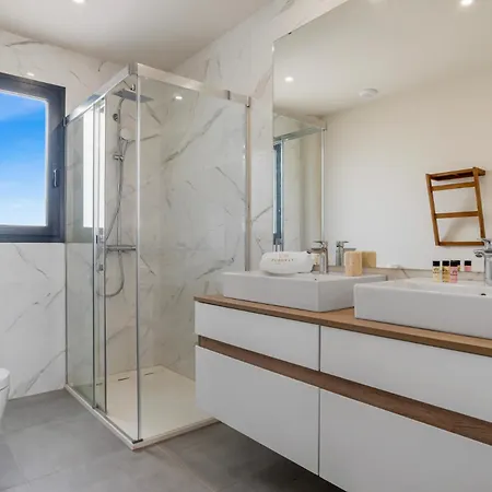Pure Oasis - Luxury Penthouse דירה *