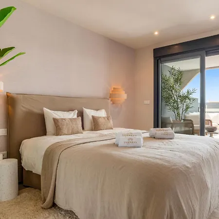 Pure Oasis - Luxury Penthouse דירה