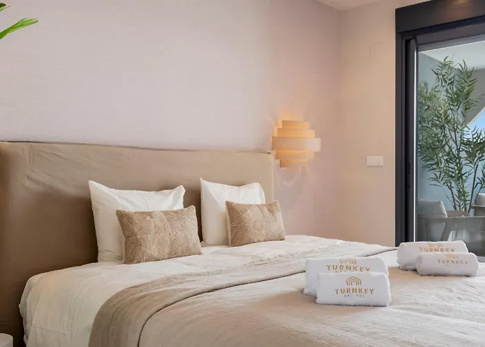 Pure Oasis - Luxury Penthouse Apartment *